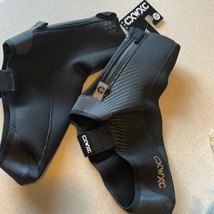 Shoe covers for outdoor cycling